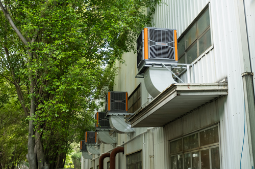 怎么樣選擇降溫設(shè)備，看看你的車(chē)間適合那種