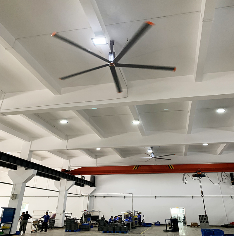 武漢艾派克汽車零部件生產車間“大風扇”通風降溫