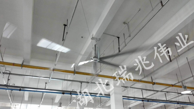 瑞泰風(fēng)工業(yè)大風(fēng)扇,鋼結(jié)構(gòu)廠房通風(fēng)降溫方案,廠房車間通風(fēng)降溫方案,大型工業(yè)風(fēng)扇,物流倉儲(chǔ)大風(fēng)扇,工業(yè)大風(fēng)扇,工業(yè)大吊扇,工業(yè)節(jié)能風(fēng)扇