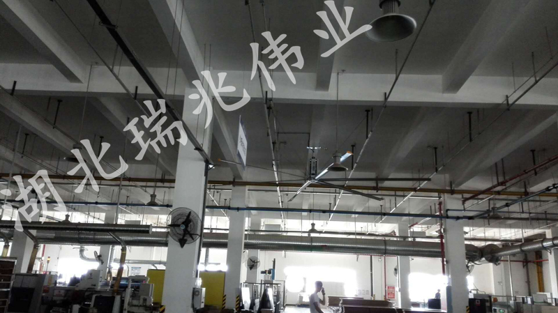 瑞泰風(fēng)工業(yè)大風(fēng)扇,鋼結(jié)構(gòu)廠房通風(fēng)降溫方案,廠房車(chē)間通風(fēng)降溫方案,大型工業(yè)風(fēng)扇,物流倉(cāng)儲(chǔ)大風(fēng)扇,工業(yè)大風(fēng)扇,工業(yè)大吊扇,工業(yè)節(jié)能風(fēng)扇