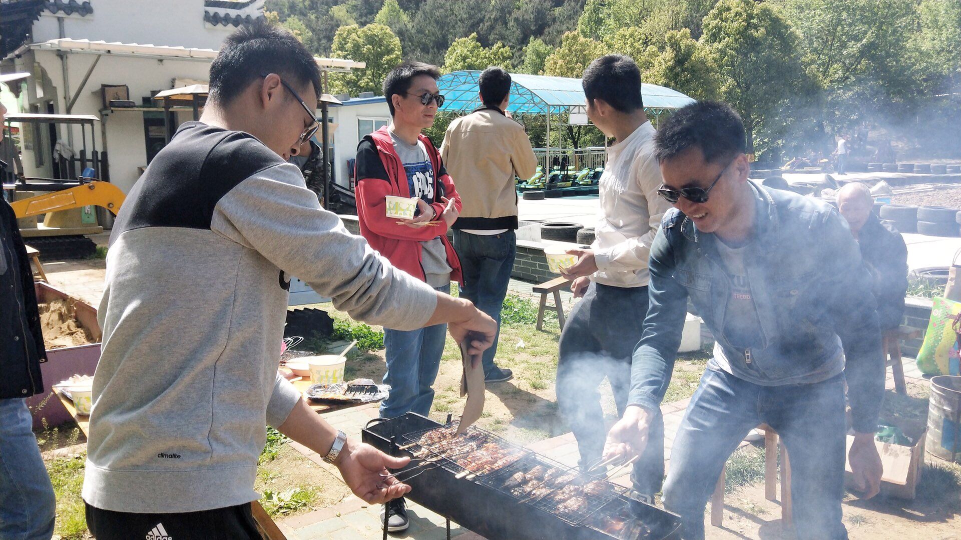 環(huán)?？照{(diào),冷風機,冷風機廠家,工業(yè)風扇,廠房降溫,車間降溫,工廠降溫,車間溫控設(shè)備,車間降溫設(shè)備,工廠降溫設(shè)備,車間降溫方案,廠房降溫方案,工廠降溫方案,電商物流倉儲降溫方案