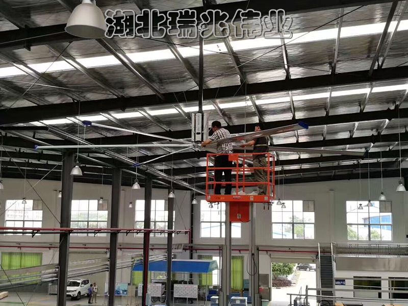 鋼結(jié)構(gòu)廠房通風(fēng)降溫方案,廠房車間通風(fēng)降溫方案,大型工業(yè)風(fēng)扇,物流倉(cāng)儲(chǔ)大風(fēng)扇,工業(yè)大風(fēng)扇,工業(yè)大吊扇,工業(yè)節(jié)能風(fēng)扇