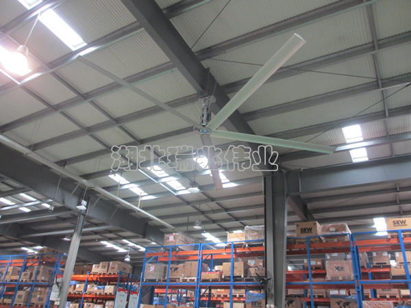 鋼結(jié)構(gòu)廠房通風(fēng)降溫方案,廠房車間通風(fēng)降溫方案,大型工業(yè)風(fēng)扇,物流倉儲大風(fēng)扇,工業(yè)大風(fēng)扇,工業(yè)大吊扇,工業(yè)節(jié)能風(fēng)扇