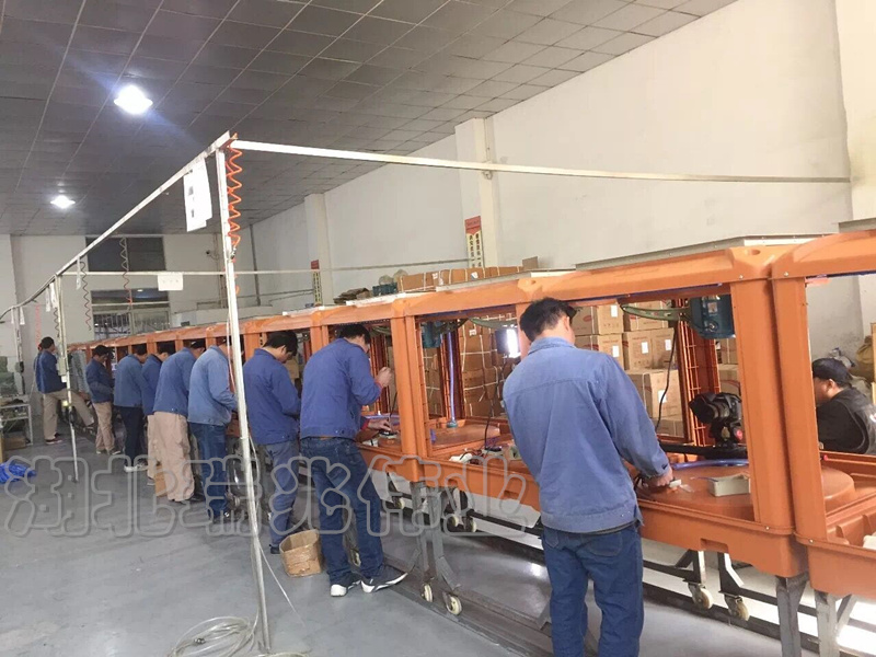 鐵皮廠房冷風機， 環(huán)?？照{(diào),冷風機,冷風機廠家,工業(yè)風扇,廠房降溫,車間降溫,工廠降溫,車間溫控設(shè)備,車間降溫設(shè)備,工廠降溫設(shè)備,車間降溫方案,廠房降溫方案,工廠降溫方案,電商物流倉儲降溫方案